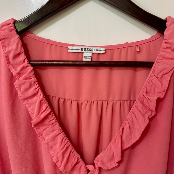 GUESS|Coral Pink Ruffled Short Pleated Sleeve Lightweight Top Button Blouse Sz L - Picture 2 of 5